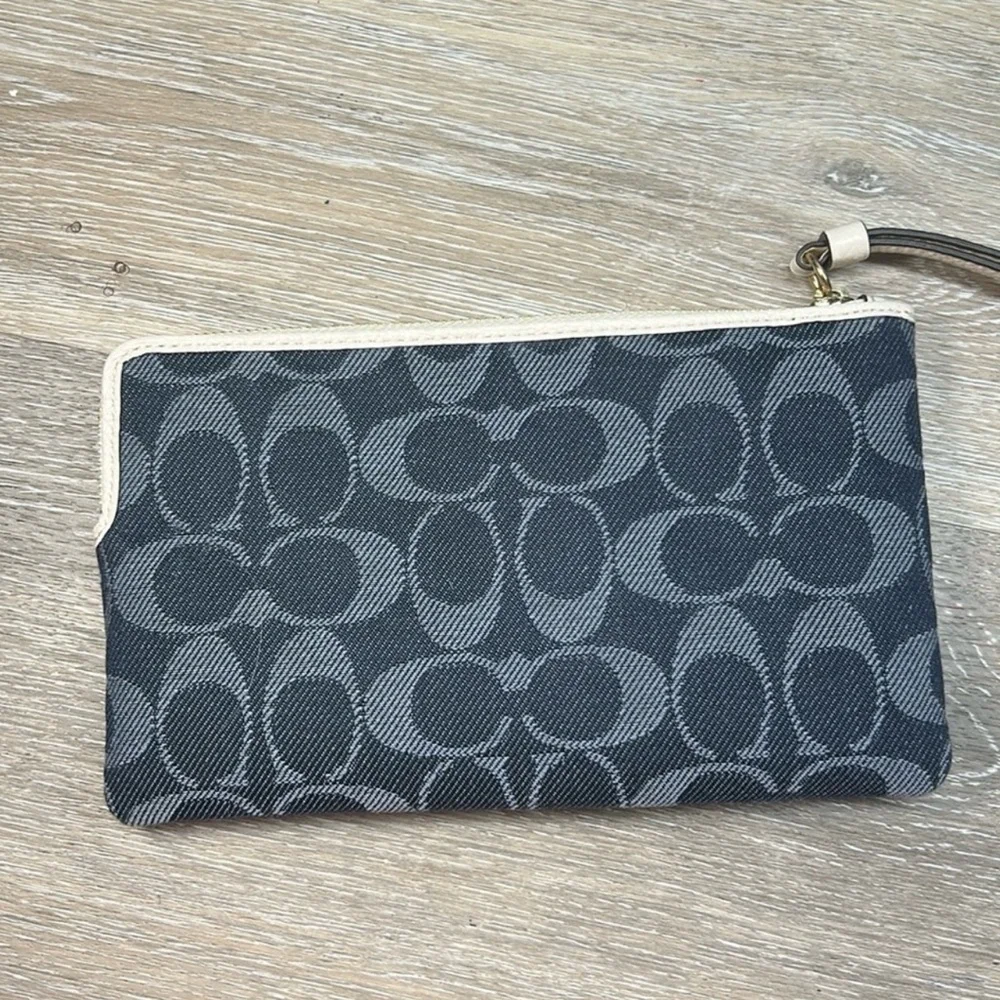 COACH C2823 TALL DEMPSEY CARRYALL SIGNATURE C WITH COACH PATCH & WRISTLET! - Picture 16 of 16